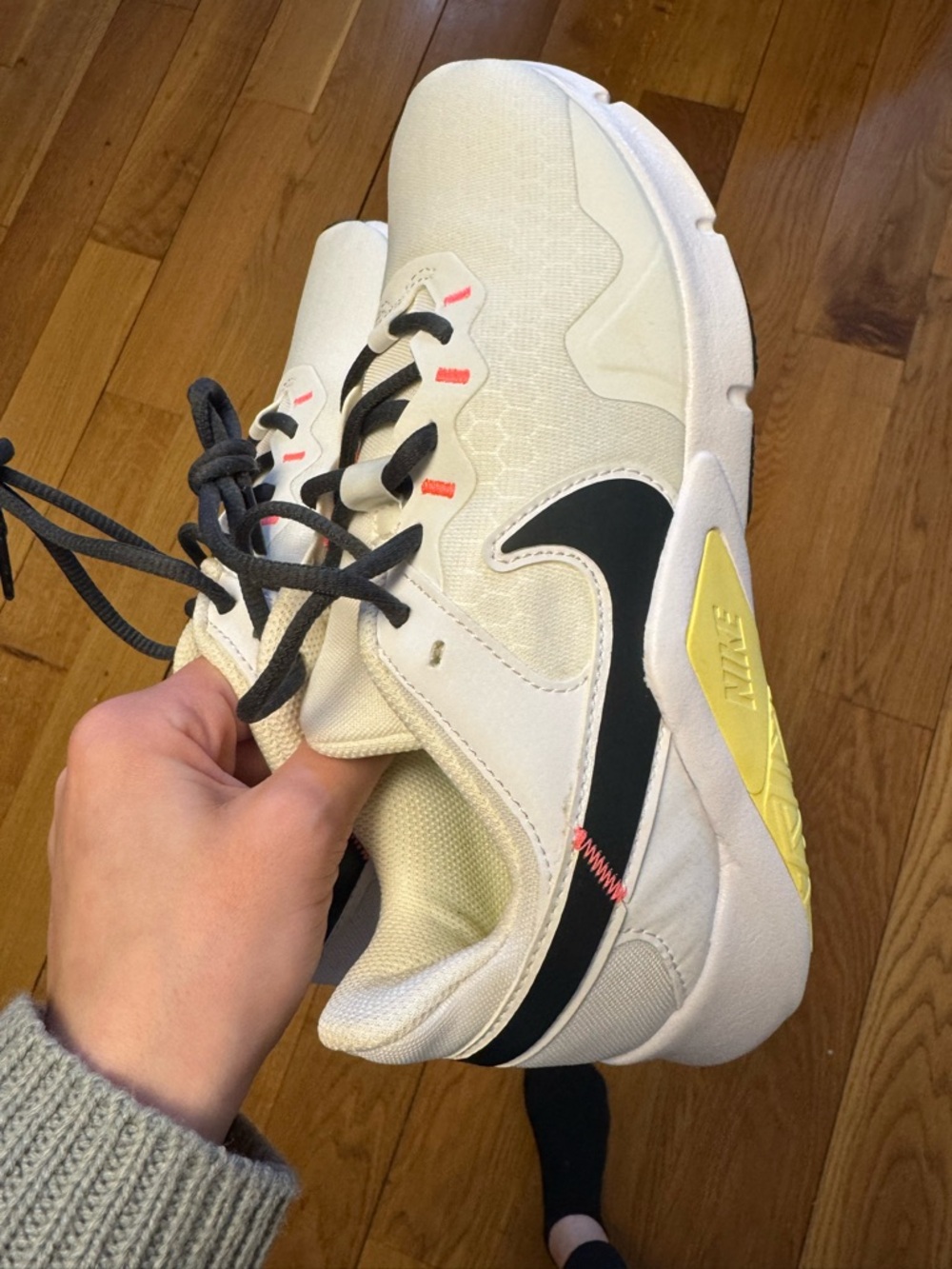 Nike Legend Essential 2 training shoe - Picture 5 of 6